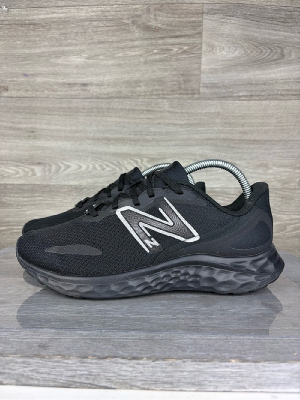 New Balance fresh foam Arishi Triple Black Mesh womens Sneakers size 8.5 Wide